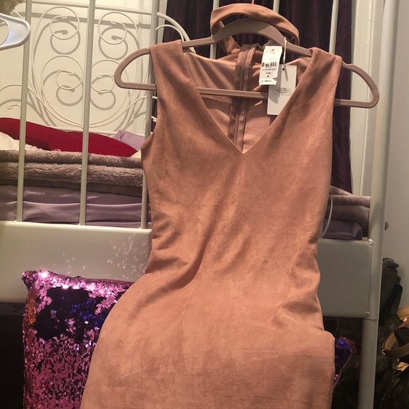 beautiful brand new dress - Picture 7 of 8